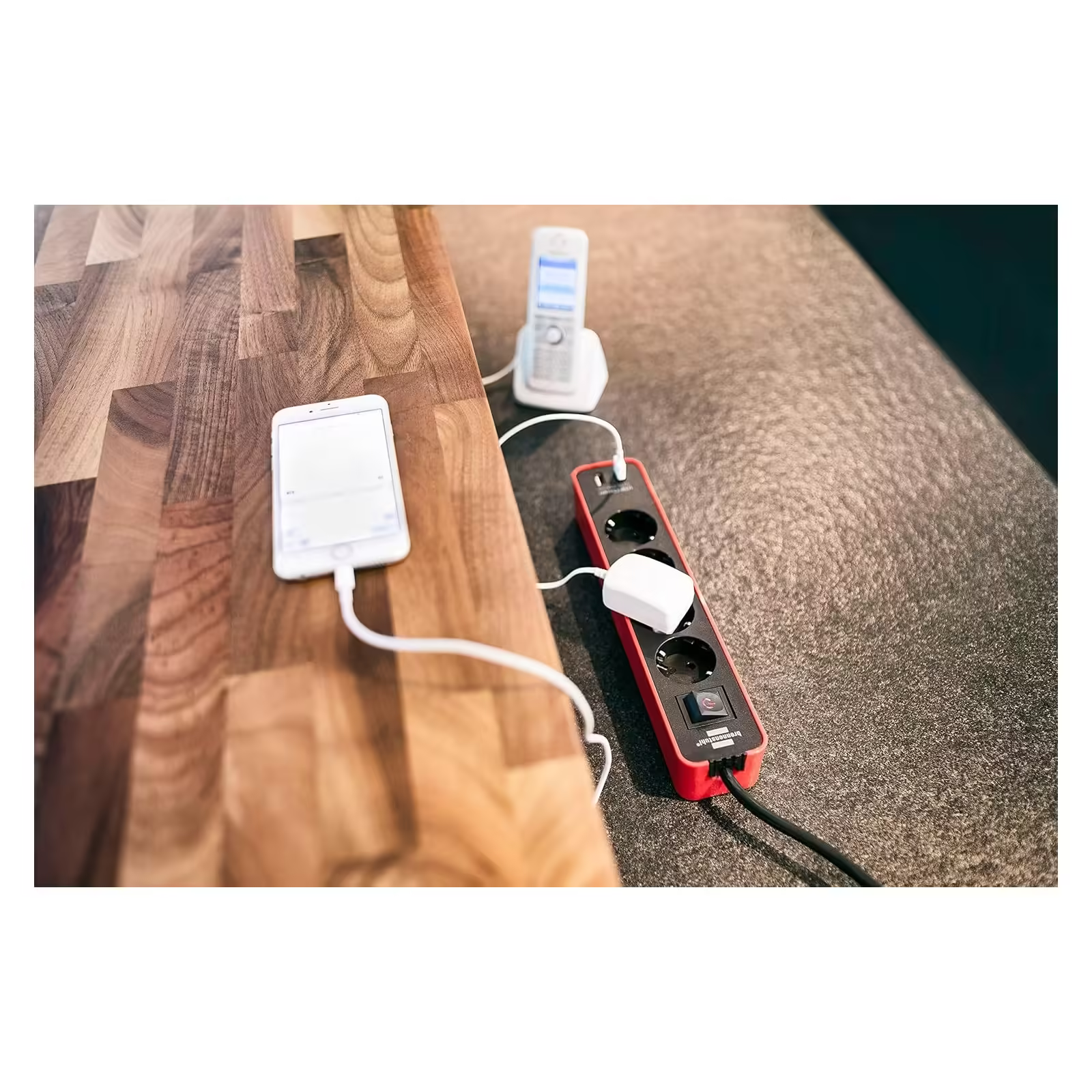 Brennenstuhl Ecolor Serisi 4 Soketli 2 X Usb Hızlı Şarj Özellikli 1.5 Metre Priz Uzatma Kablosu Kırmızı Siyah - Görsel 3